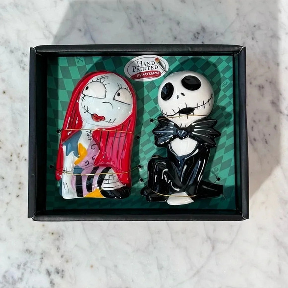 Nightmare Before Christmas Salt and Pepper shakers - BNIB - Picture 1 of 6